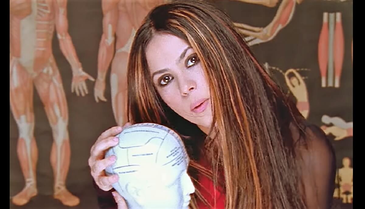 Shakira - No Creo (Video Oficial)