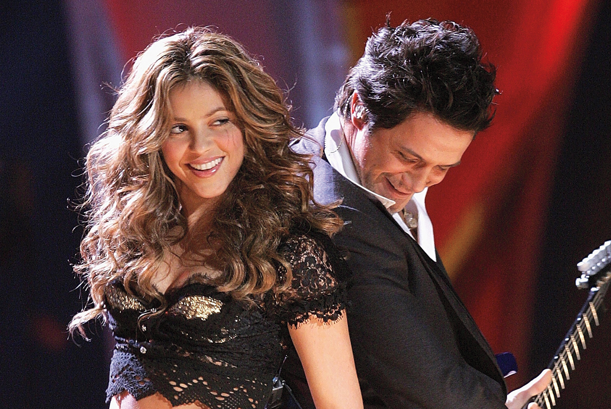 Alejandro Sanz parabeniza Shakira no Twitter.