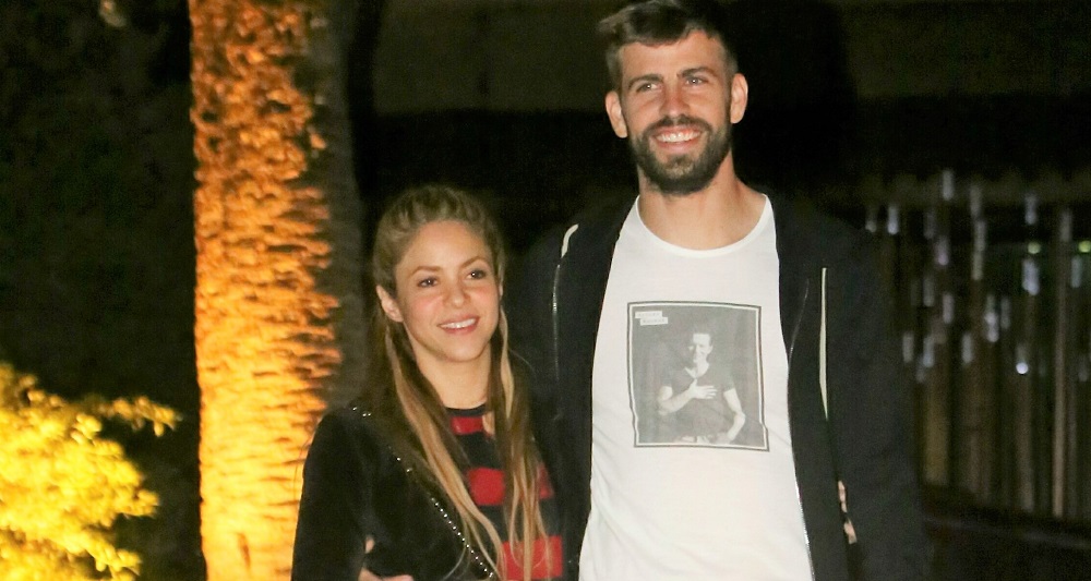 Shakira e Piqué são fotografados a caminho de um restaurante em Barcelona