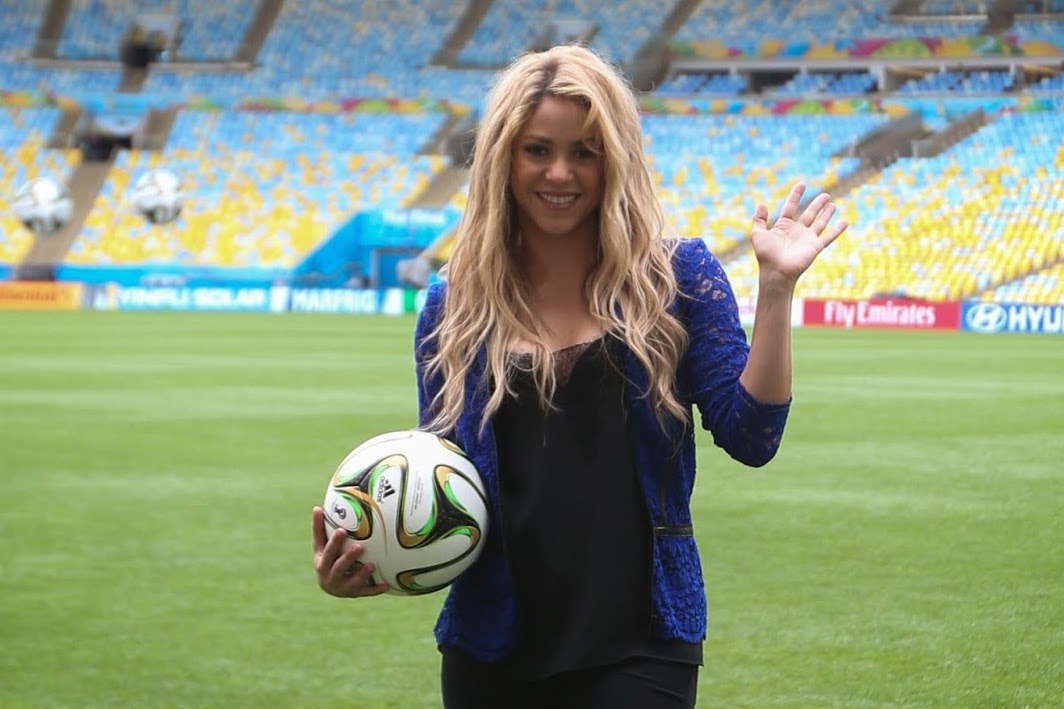 Há 4 anos, Shakira era aclamada para salvar a abertura da copa no Brasil