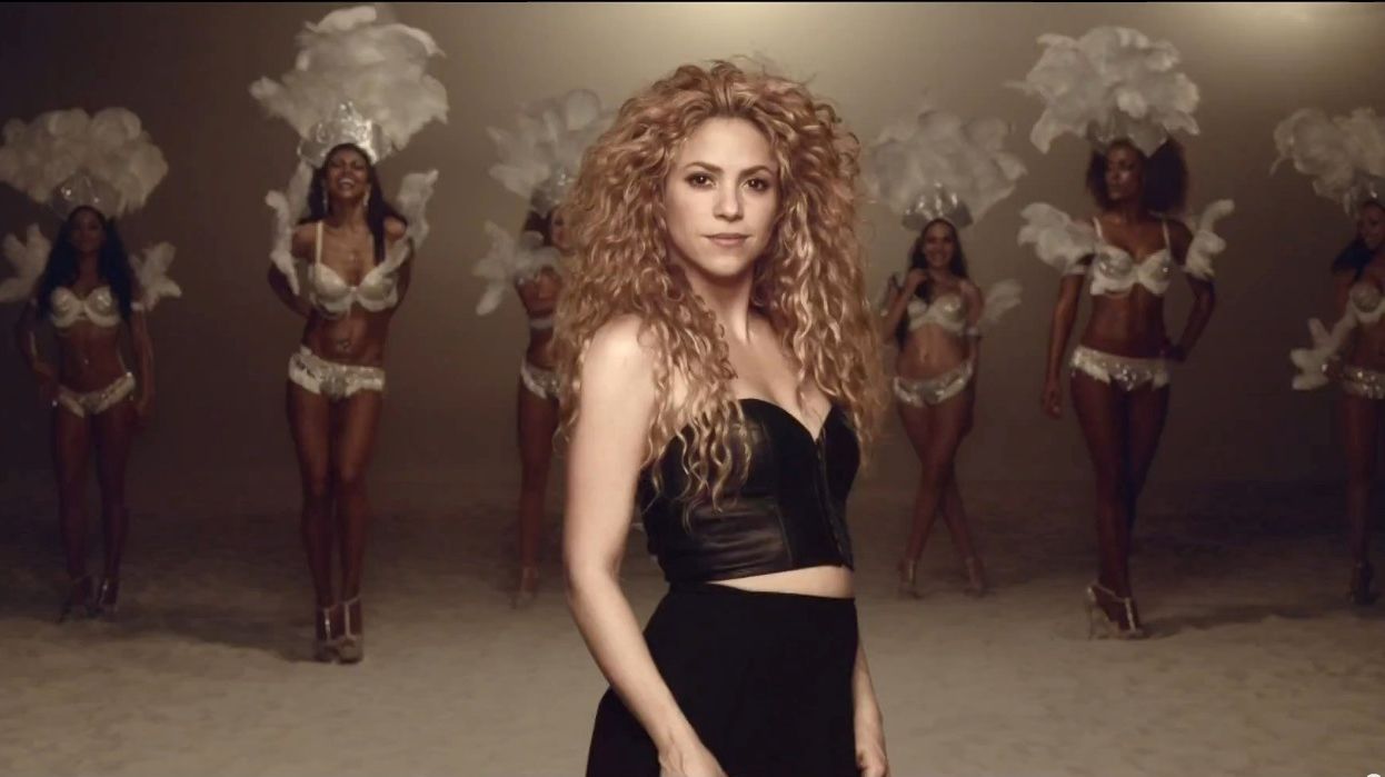 Vote em Shakira na enquete da Billboard sobre a melhor canção de Copa do Mundo