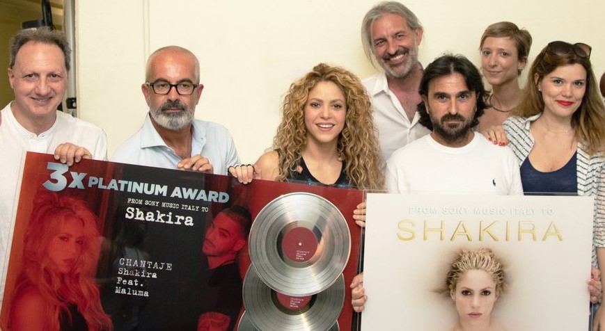 Sony Music Italia concede prêmio a Shakira por mais de 2 milhões de vendas