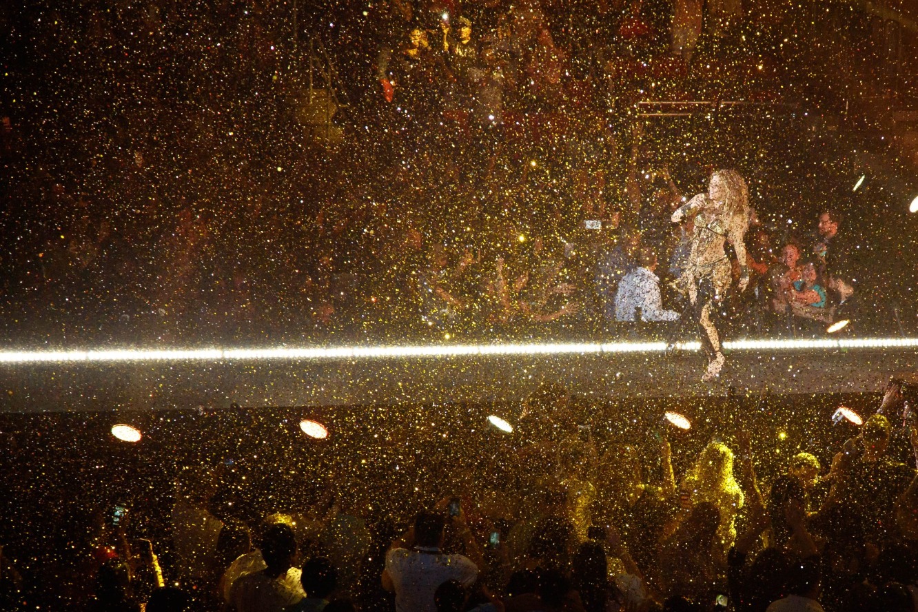 Shakira brilha no palco de Houston