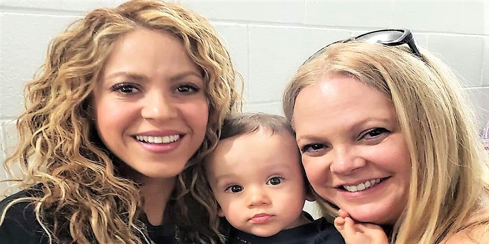 Shakira reencontra Olgui Chirino, sua backing vocal durante show em Miami