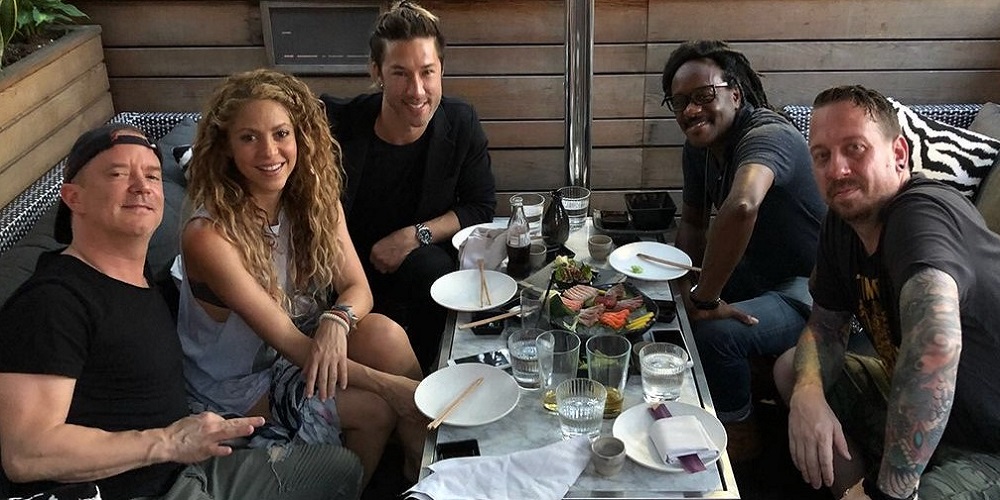 Cílios Postiços? Shakira em momento de descontração em Toronto, Canadá