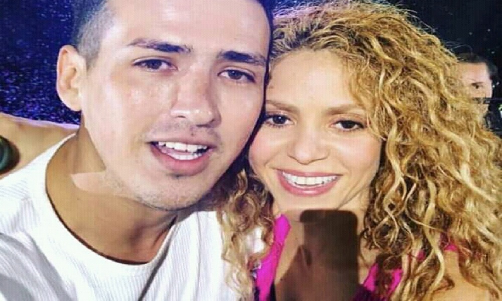 Conheça Axel Escobar o fã que esteve com Shakira no Estadio Azteca