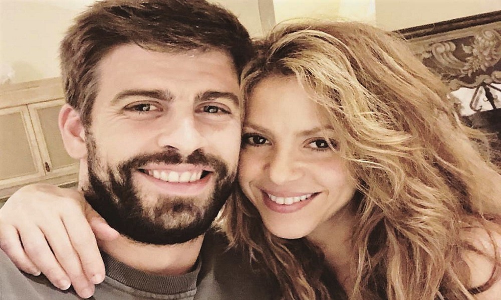 Casal Poderoso: Shakira e Gerard Piqué posam para foto em restaurante