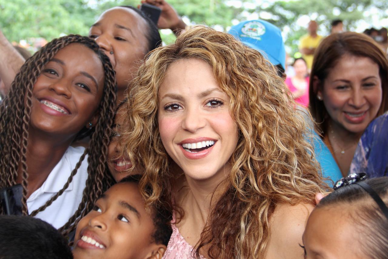 Shakira manifesta apoio aos defensores dos direitos humanos