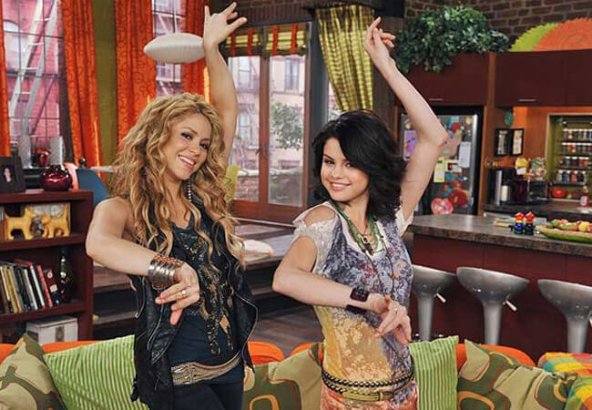 Shakira e Selena Gomez em Wizards of Waverly Place