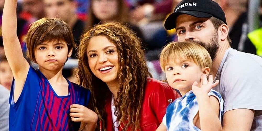 Confira novas fotos de Shakira e sua família durante jogo de Basquete