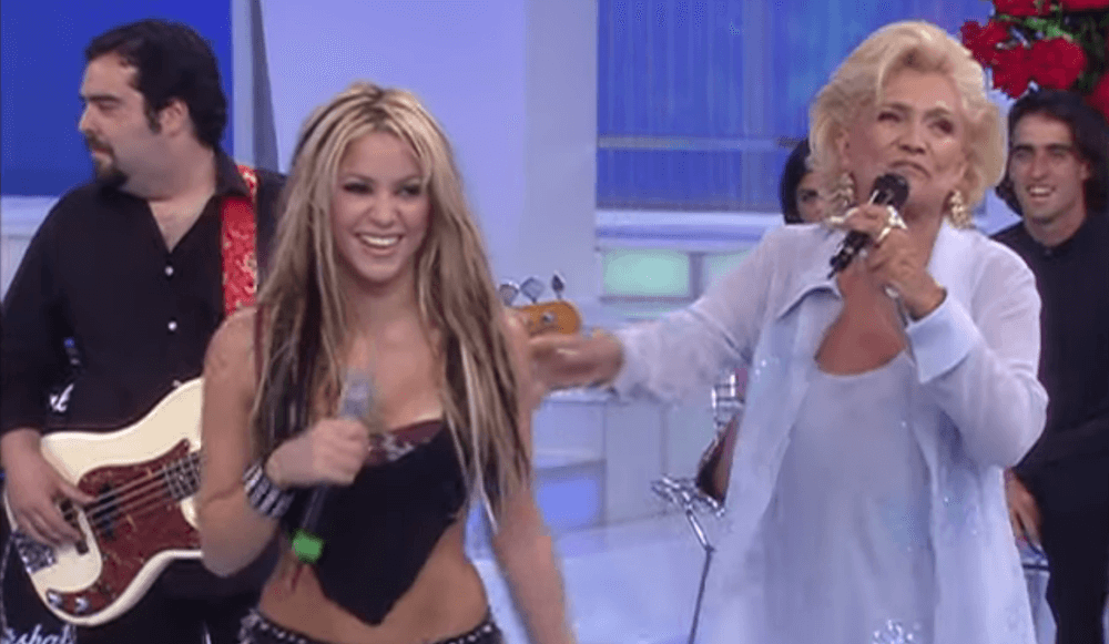 Shakira no programa da Hebe em 2001