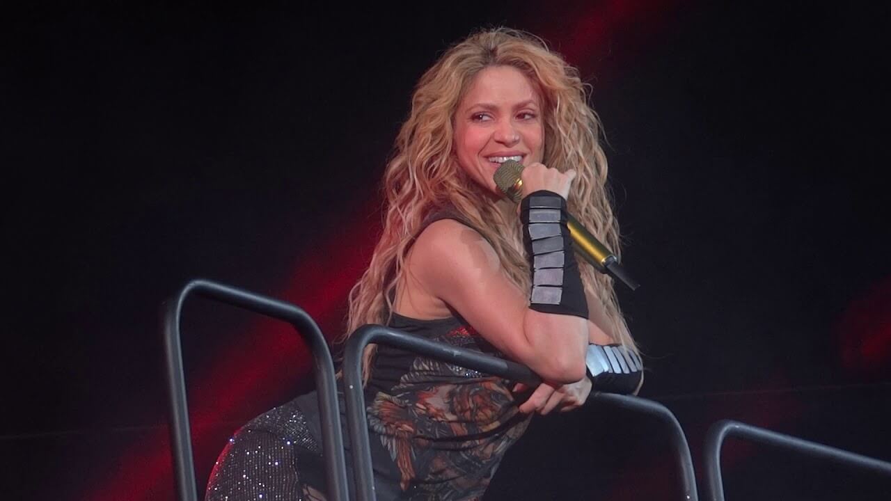 Shakira libera Chantaje para promover álbum ao vivo da EDWT