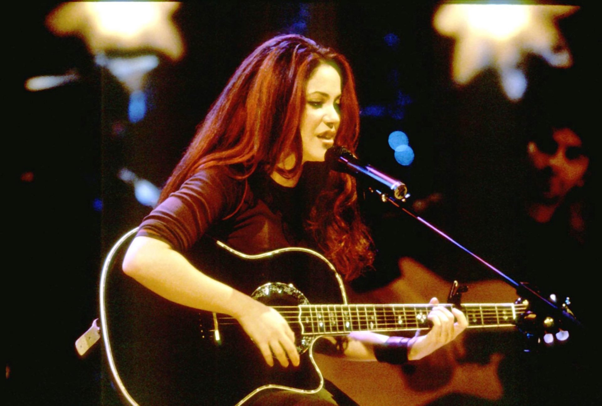 Há 20 anos era lançado o álbum e DVD "MTV Unplugged" de Shakira