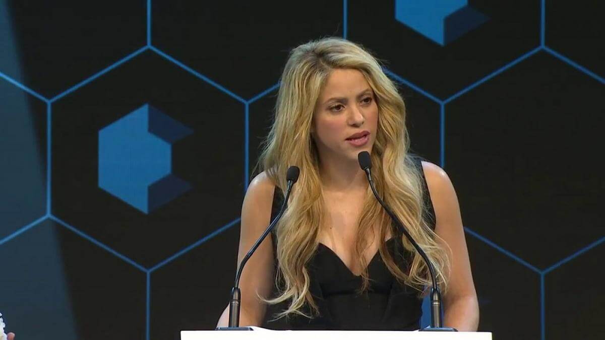 Shakira pede que levemos a sério a crise do coronavírus