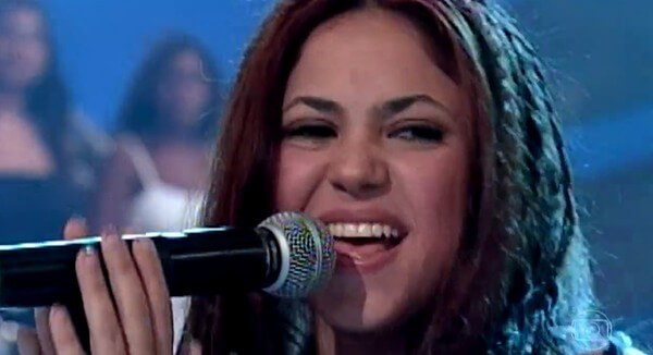 Há 21 anos Shakira se apresentou no Domingão do Faustão