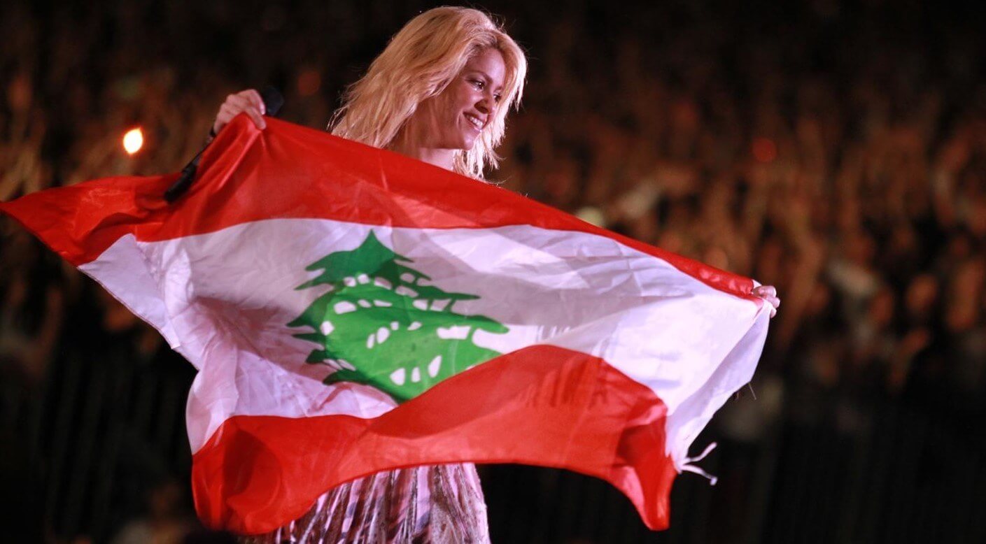 Shakira veste a camisa por Beirut