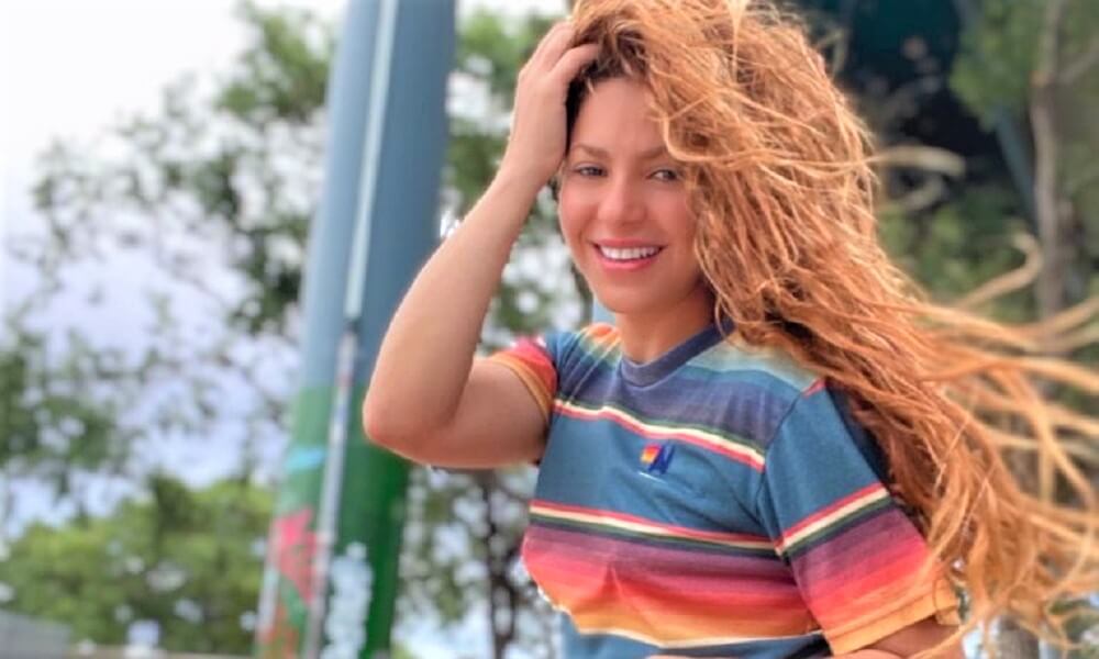 Shakira e a TikToker Holly H vão fazer live no TikTok nessa quarta-feira