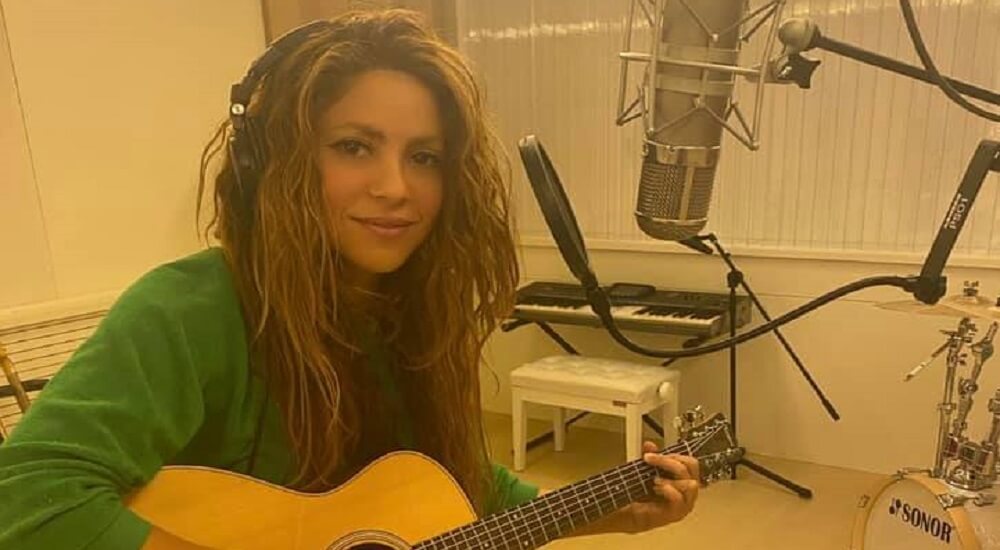 Shakira e cantora Camila Cabello interagem no Instagram