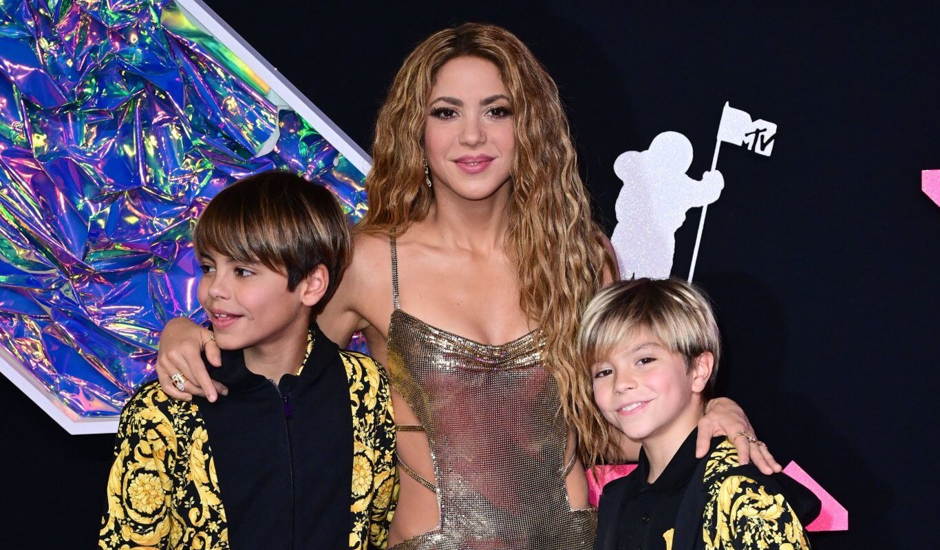 Shakira, Milan e Saha apostaram em looks Versace